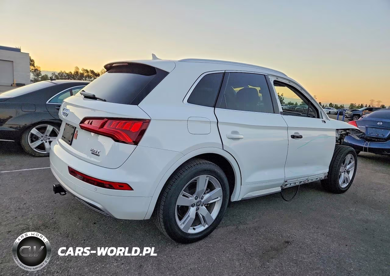 2018 Audi Q5 Premium Plus VIN:WA1BNAFY2J2208443 - 3