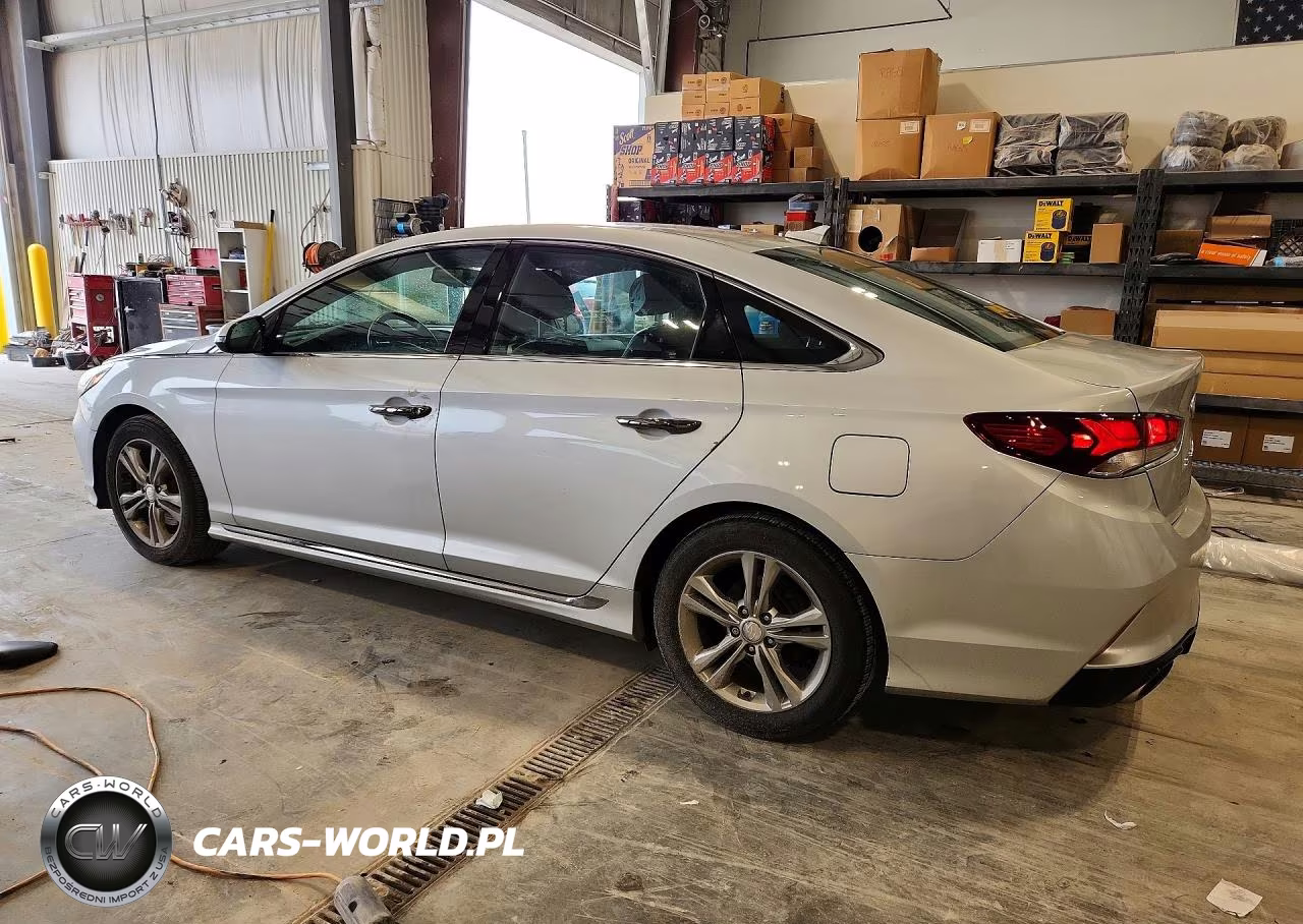 2018 Hyundai Sonata Sport VIN:5NPE34AF5JH664032 - 2