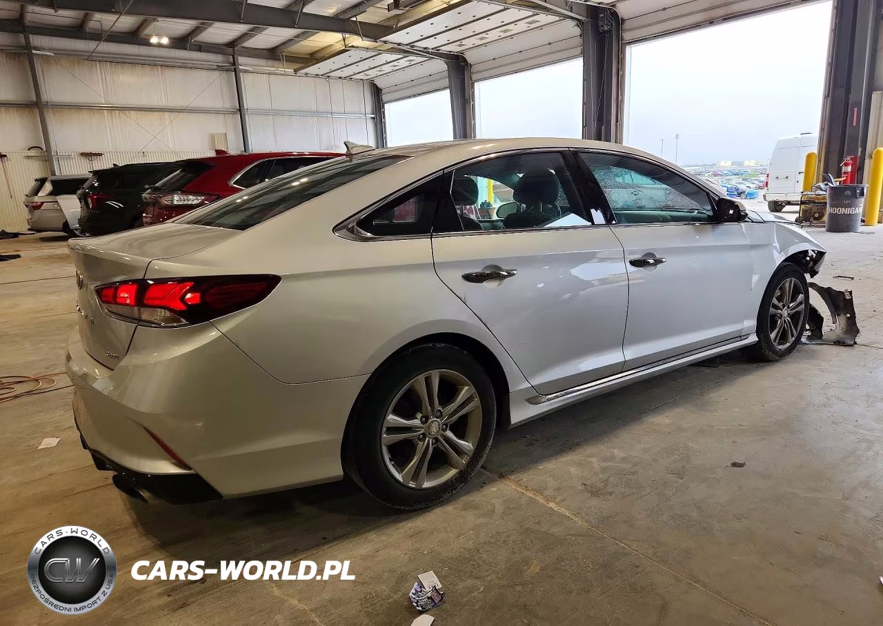 2018 Hyundai Sonata Sport VIN:5NPE34AF5JH664032 - 3