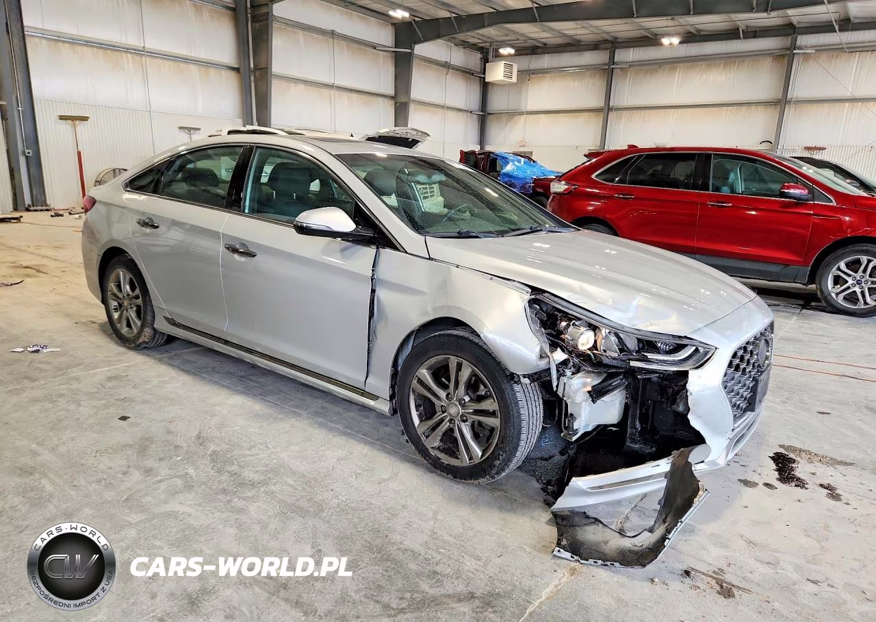 2018 Hyundai Sonata Sport VIN:5NPE34AF5JH664032 - 4