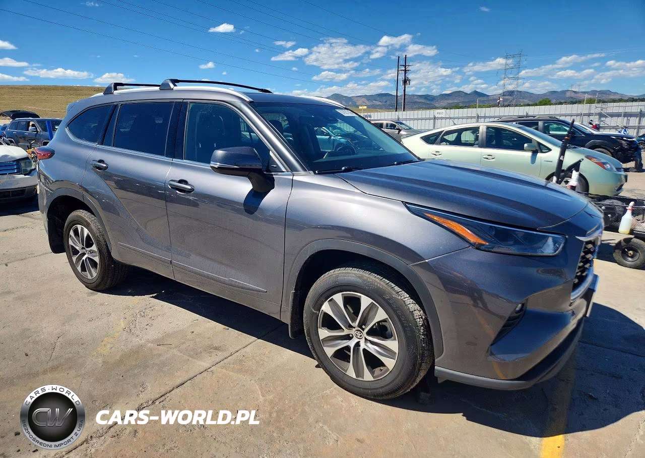 2022 Toyota Highlander Xle VIN:5TDHZRBH6NS589124 - 4