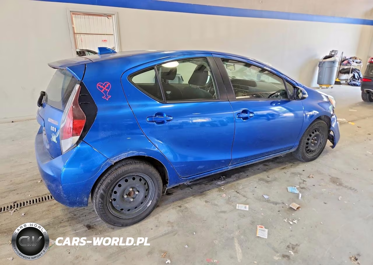 2016 Toyota Prius C Three VIN:JTDKDTB39G1128926 - 3