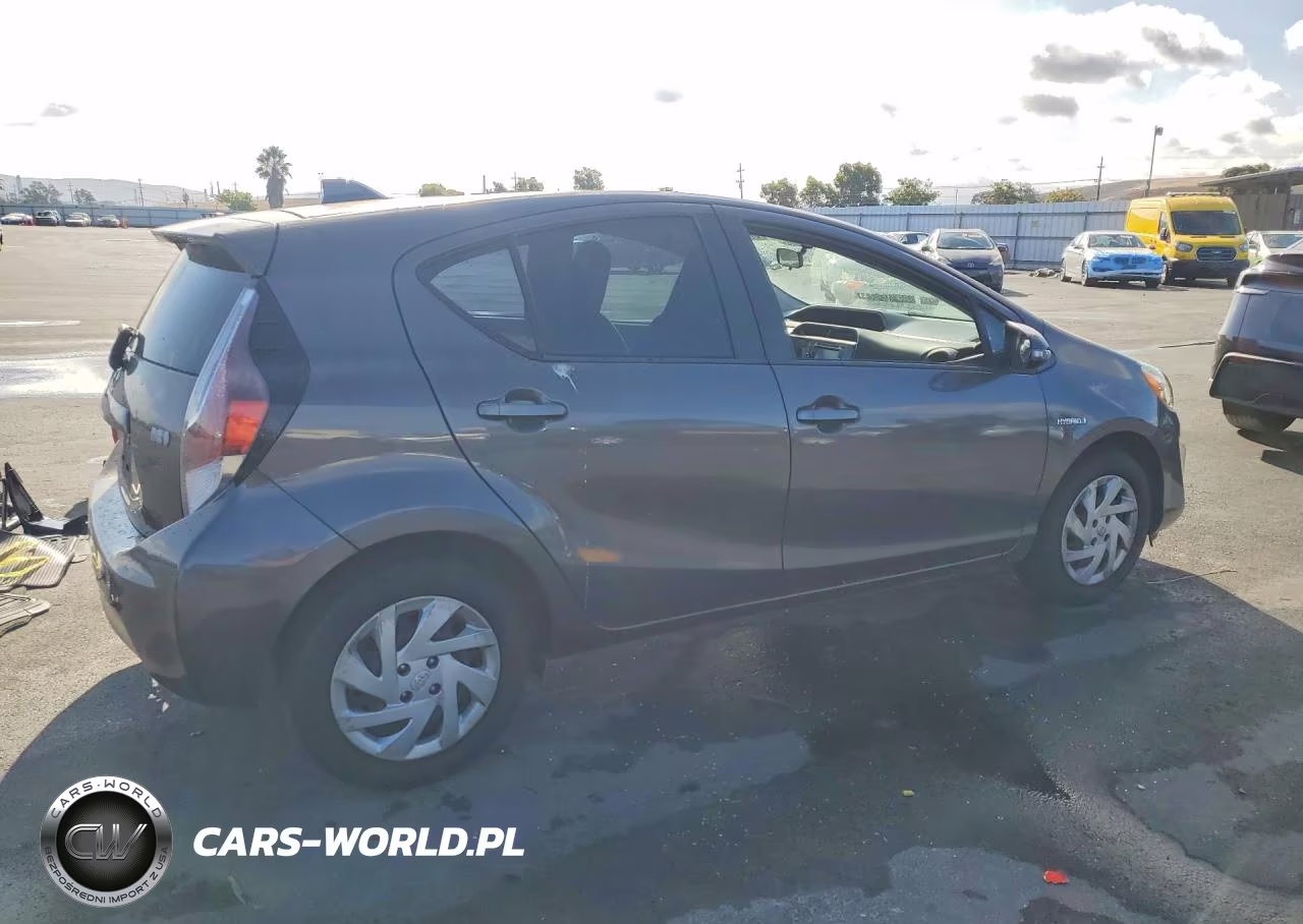 2015 Toyota Prius C One VIN:JTDKDTB36F1584980 - 3