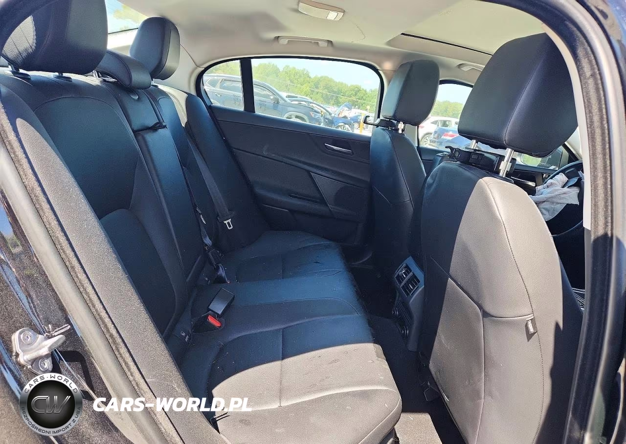 2019 Jaguar Xe Premium VIN:SAJAD4FX1KCP45413 - 10