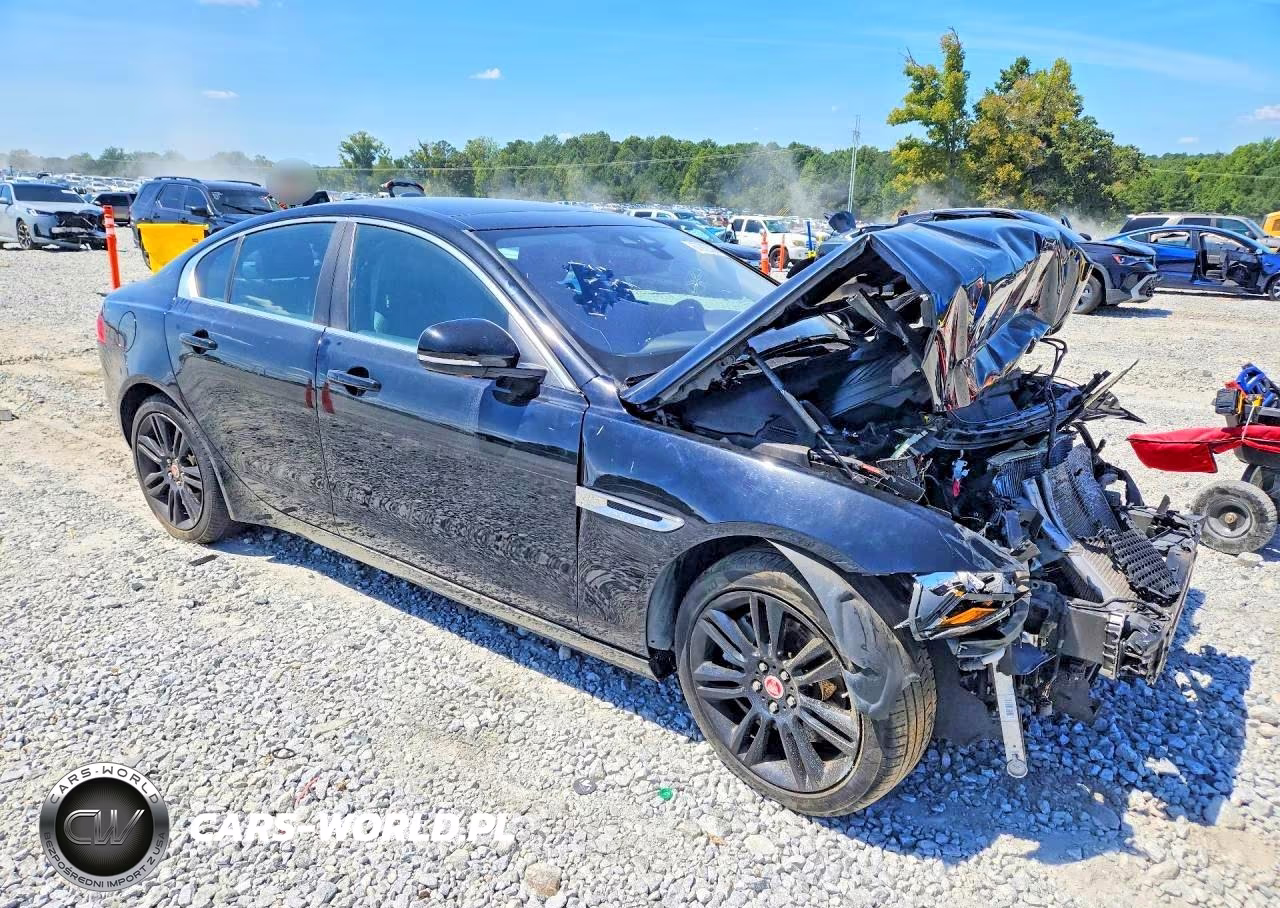 2019 Jaguar Xe Premium VIN:SAJAD4FX1KCP45413 - 4