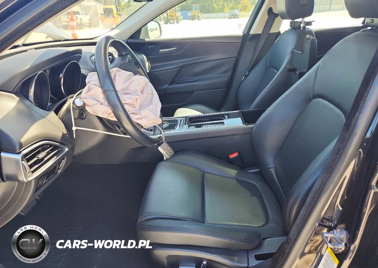2019 Jaguar Xe Premium VIN:SAJAD4FX1KCP45413 - 7