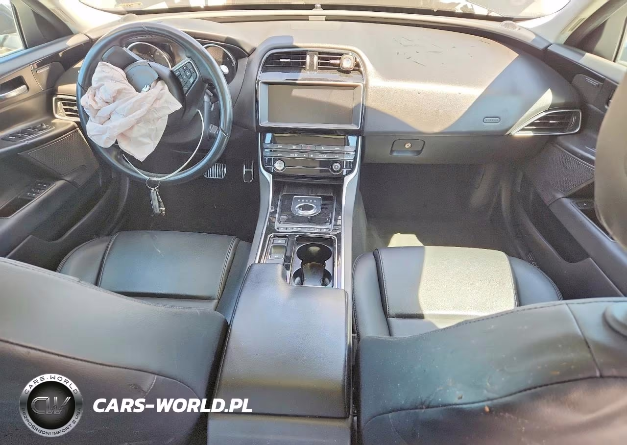 2019 Jaguar Xe Premium VIN:SAJAD4FX1KCP45413 - 8