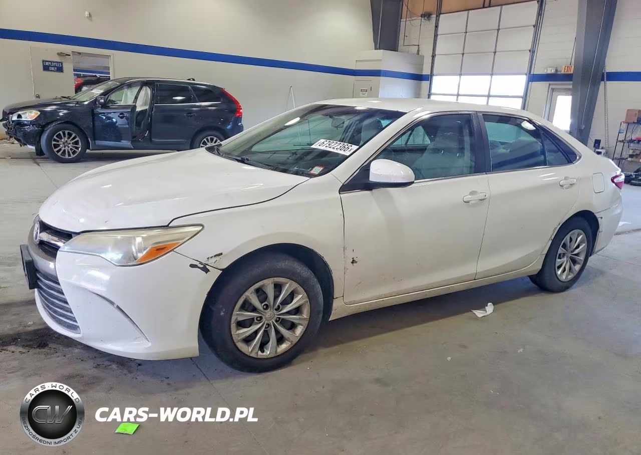 2015 Toyota Camry Le – zdjęcie 1 z 12