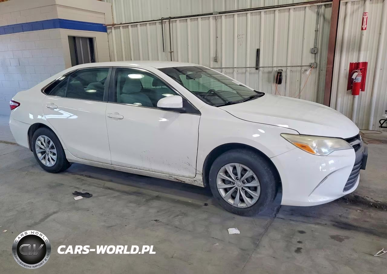 2015 Toyota Camry Le VIN:4T1BF1FK9FU971047 - 4