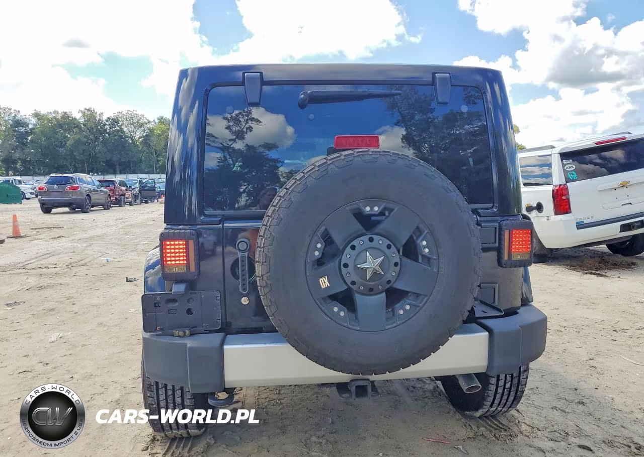 2014 Jeep Wrangler Unlimited Sahara VIN:1C4HJWEGXEL107426 - 6