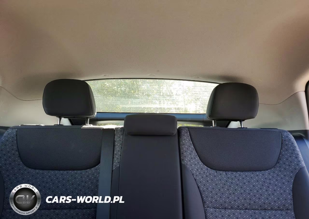 2018 Hyundai Ioniq Blue VIN:KMHC65LC4JU091536 - 10