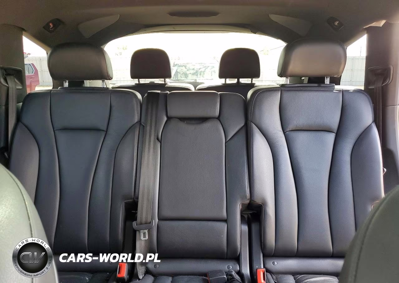 2018 Audi Q7 Premium Plus VIN:WA1LAAF70JD009726 - 10