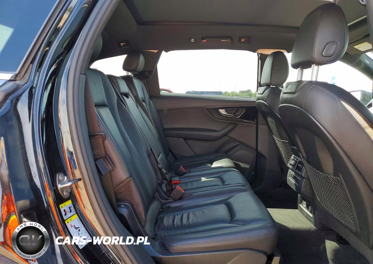2018 Audi Q7 Premium Plus VIN:WA1LAAF70JD009726 - 11