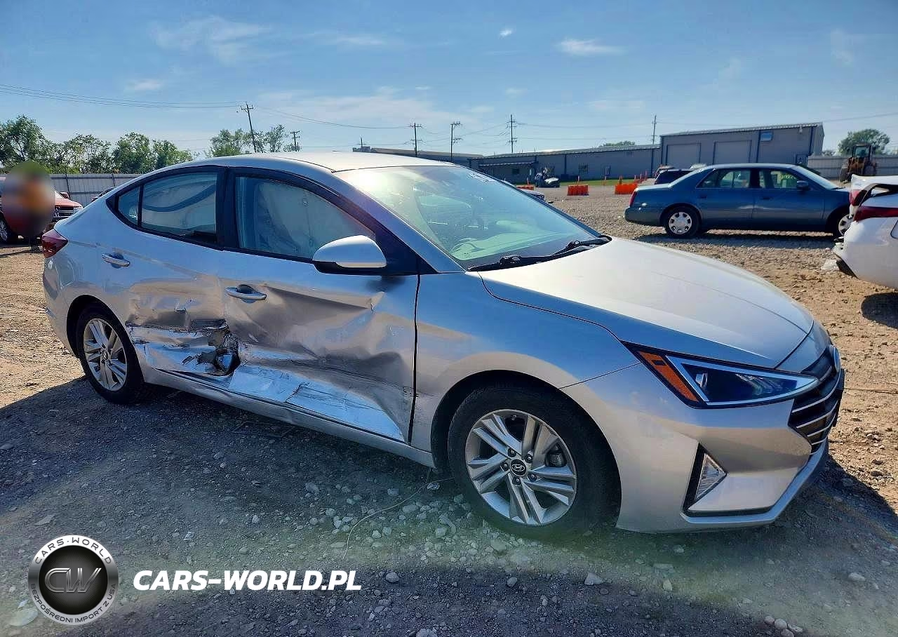 2019 Hyundai Elantra Sel VIN:5NPD84LF4KH412770 - 4