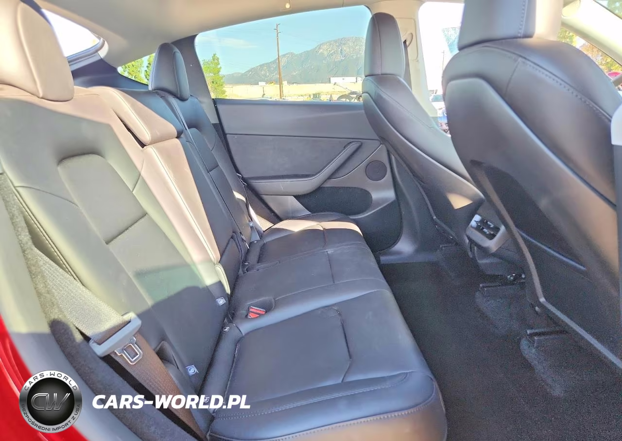 2025 Tesla Model Y VIN:7SAYGDED8SF304637 - 11
