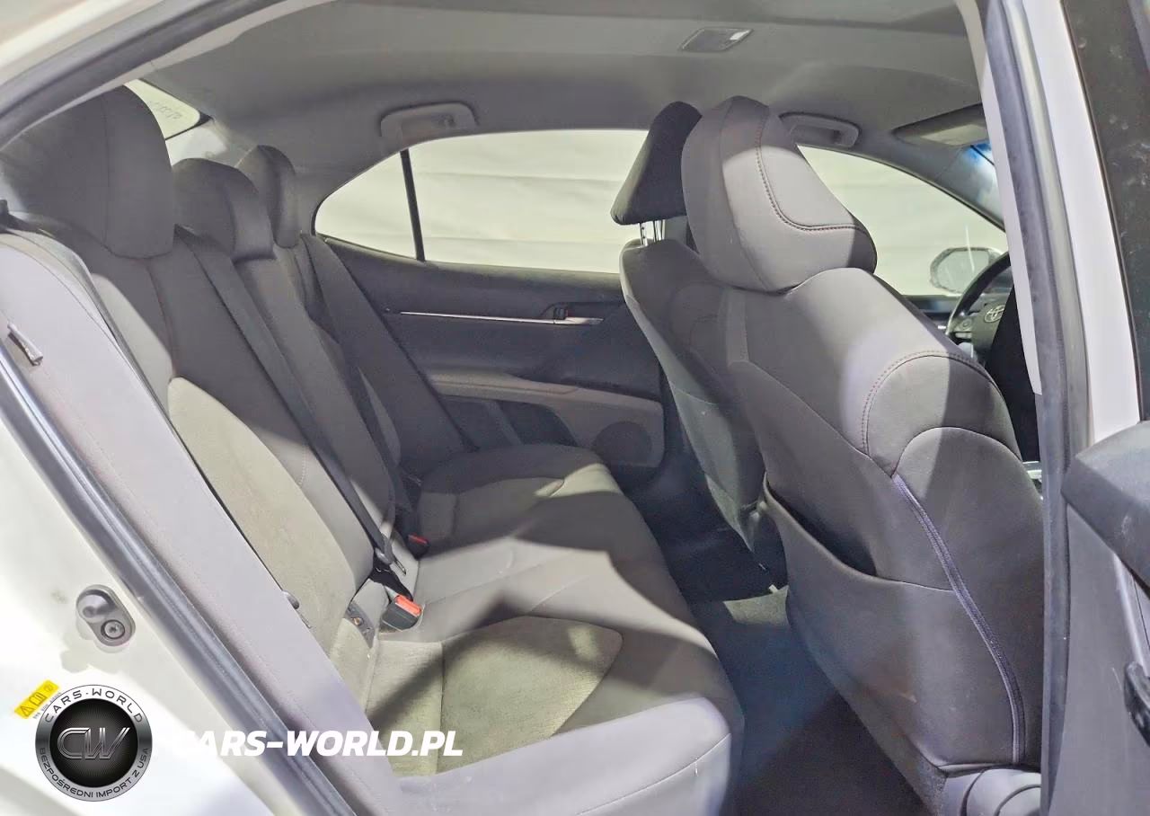 2018 Toyota Camry Le VIN:JTNB11HK1J3003695 - 10