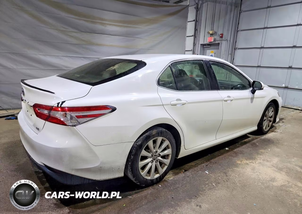 2018 Toyota Camry Le VIN:JTNB11HK1J3003695 - 3