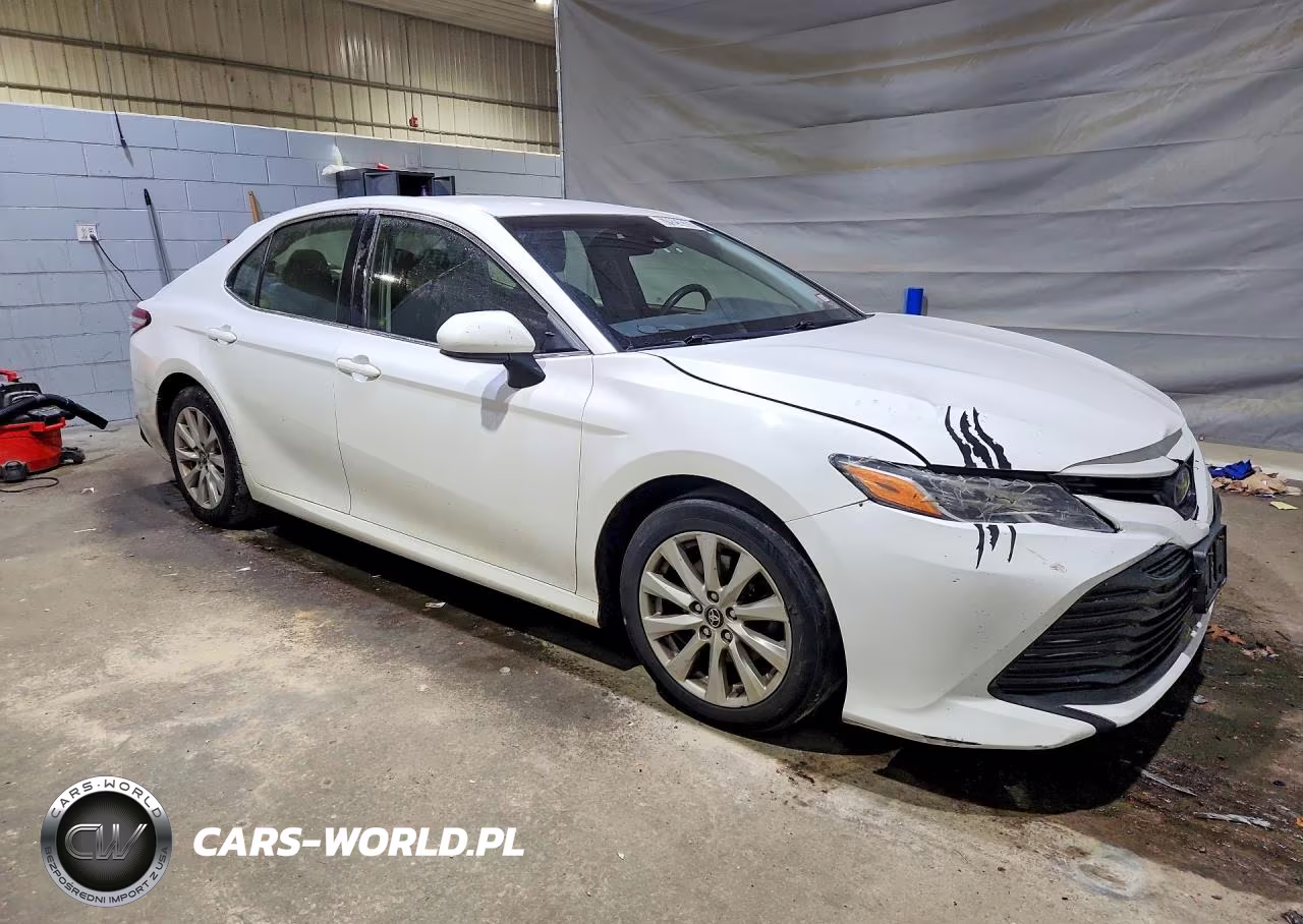 2018 Toyota Camry Le VIN:JTNB11HK1J3003695 - 4