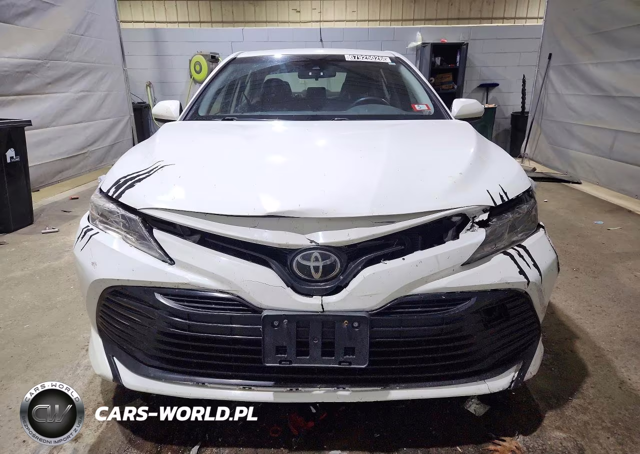 2018 Toyota Camry Le VIN:JTNB11HK1J3003695 - 5