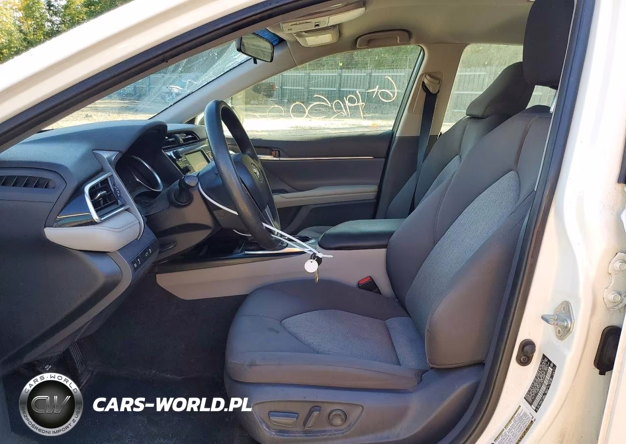 2018 Toyota Camry Le VIN:JTNB11HK1J3003695 - 7