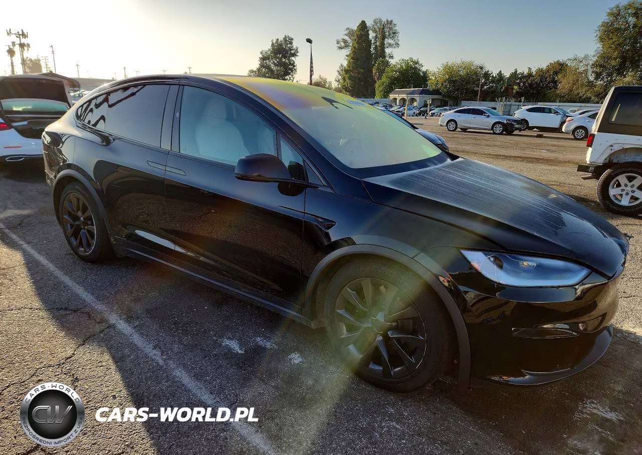 2024 Tesla Model X VIN:7SAXCBE53RF437062 - 4