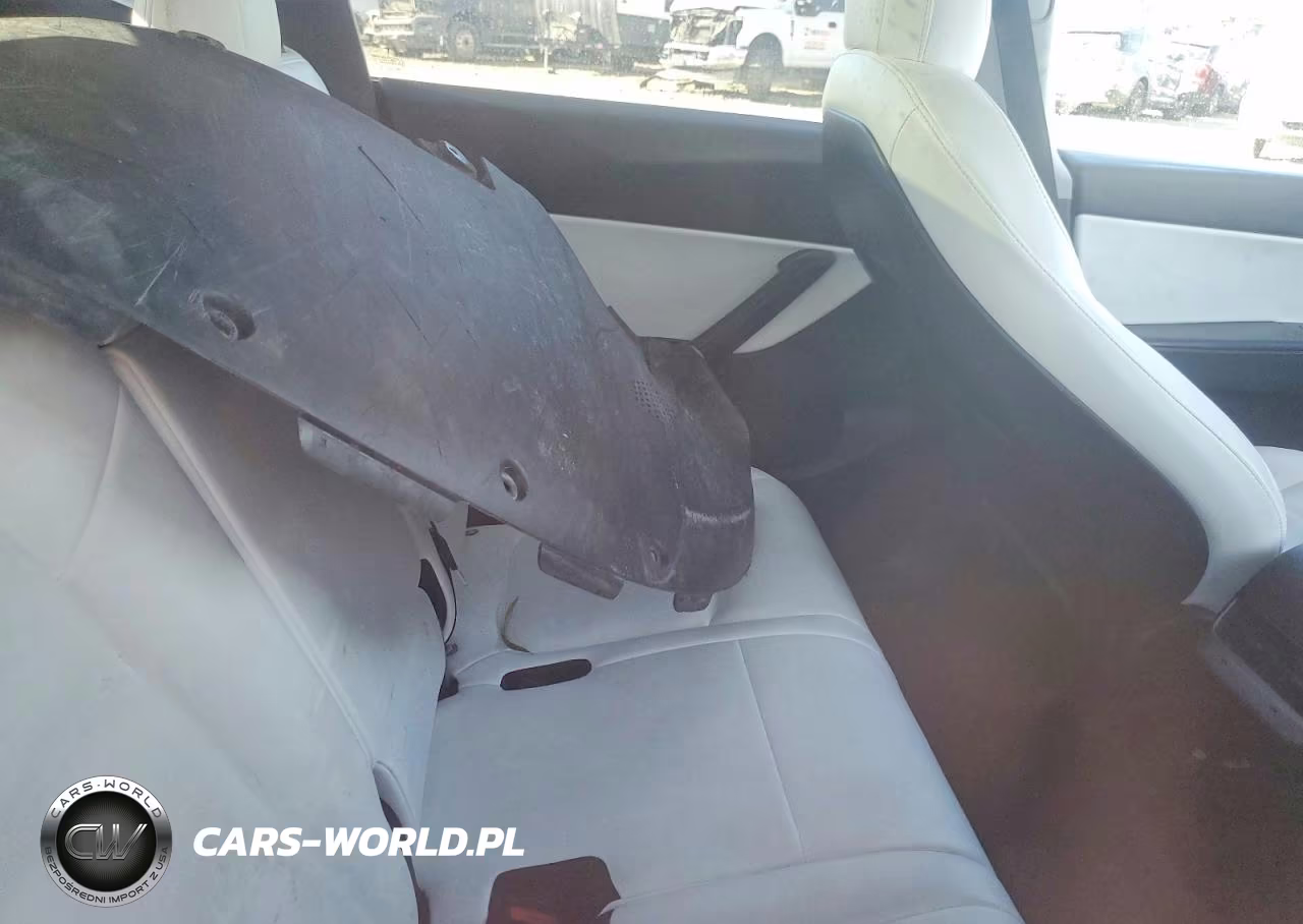 2021 Tesla Model Y VIN:5YJYGAEE1MF212261 - 10