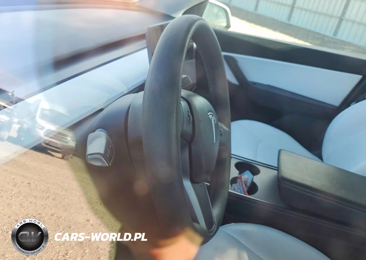 2021 Tesla Model Y VIN:5YJYGAEE1MF212261 - 8