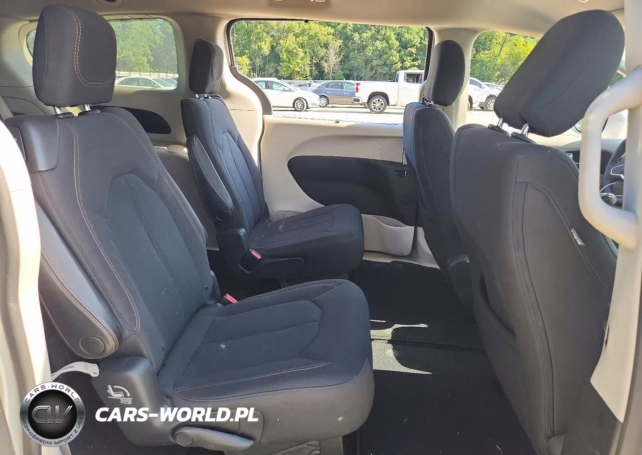 2019 Chrysler Pacifica Touring Plus VIN:2C4RC1FG4KR506948 - 11
