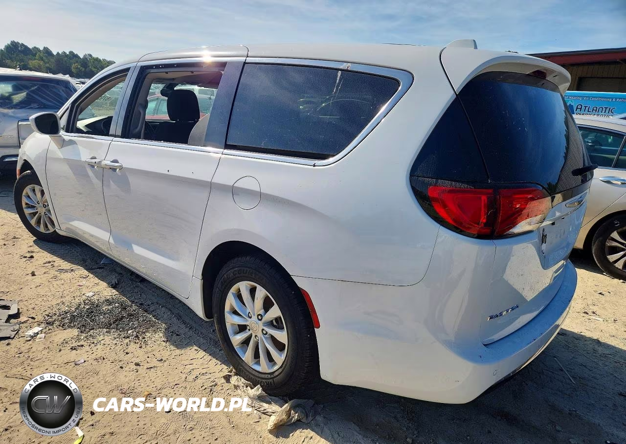 2019 Chrysler Pacifica Touring Plus VIN:2C4RC1FG4KR506948 - 2