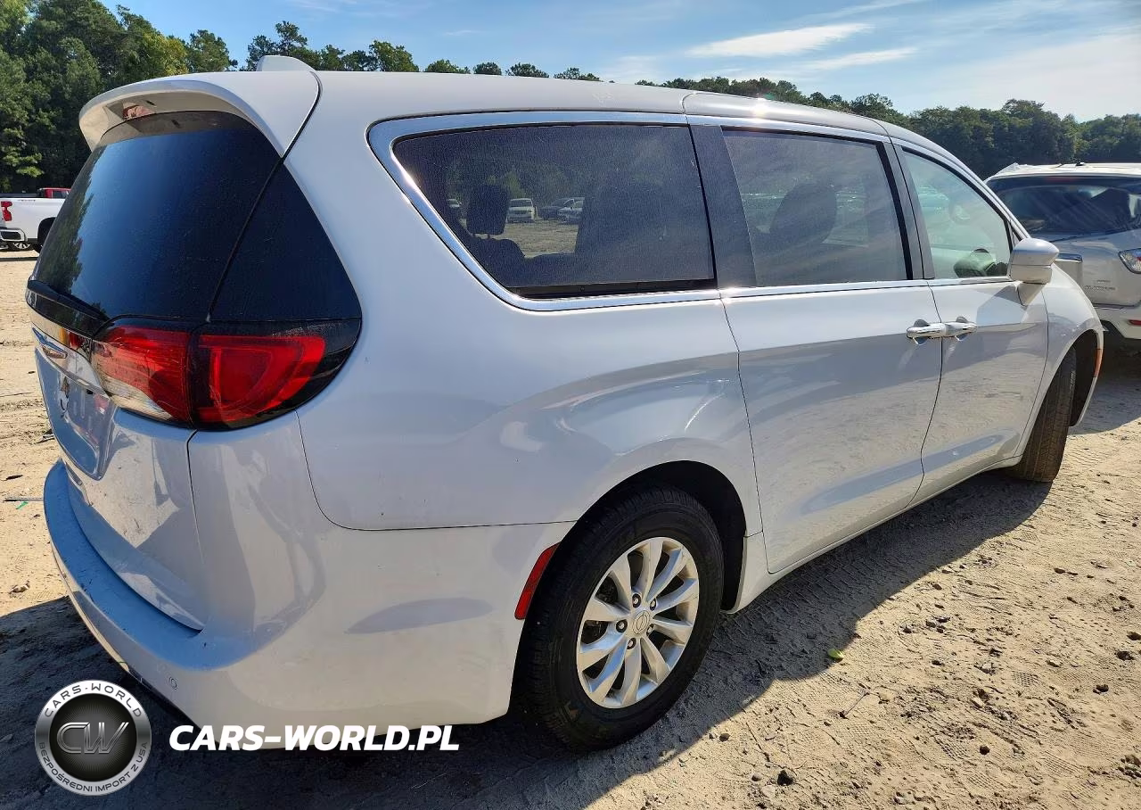 2019 Chrysler Pacifica Touring Plus VIN:2C4RC1FG4KR506948 - 3