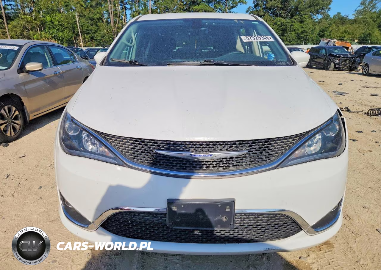 2019 Chrysler Pacifica Touring Plus VIN:2C4RC1FG4KR506948 - 5