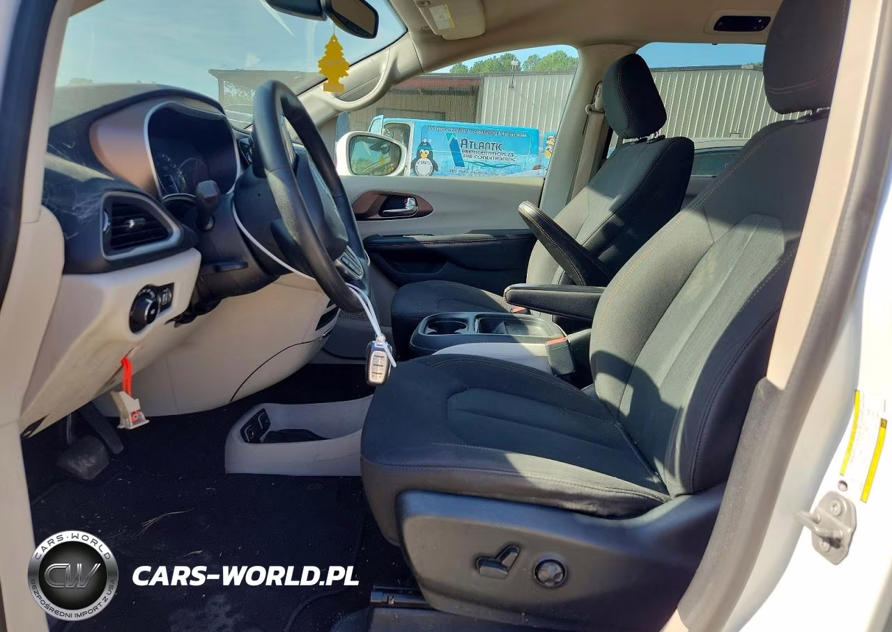 2019 Chrysler Pacifica Touring Plus VIN:2C4RC1FG4KR506948 - 7