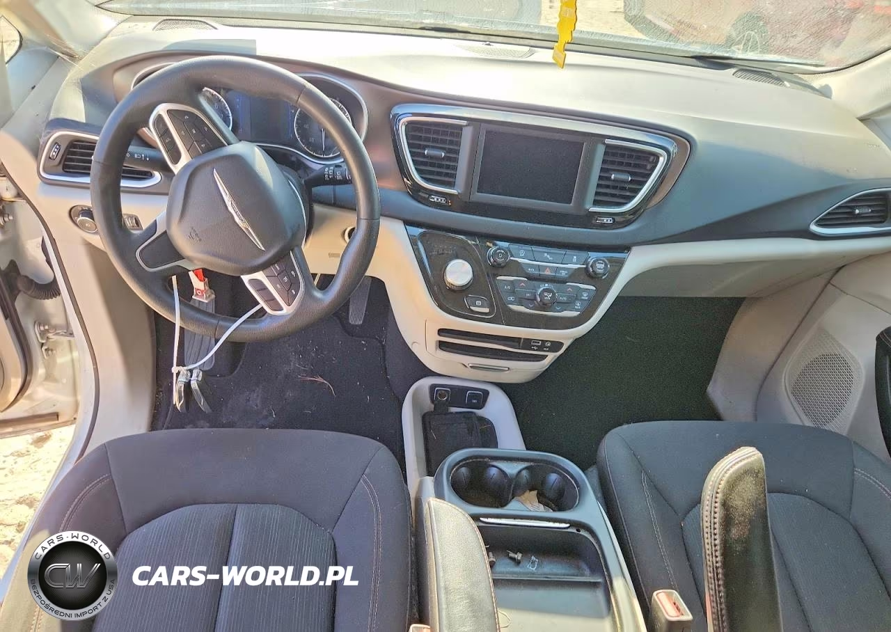 2019 Chrysler Pacifica Touring Plus VIN:2C4RC1FG4KR506948 - 8