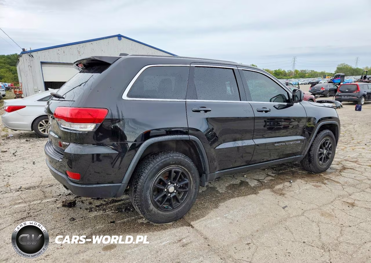 2018 Jeep Grand Cherokee Laredo VIN:1C4RJFAG9JC394519 - 3