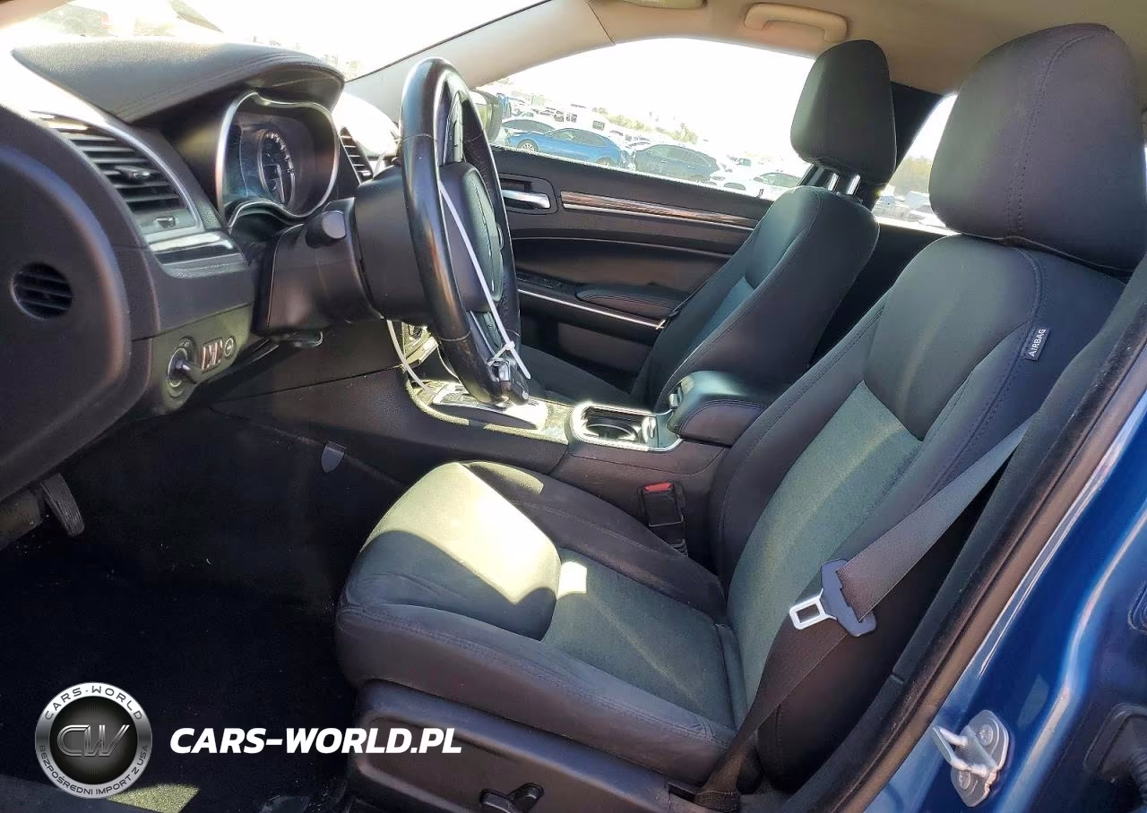 2021 Chrysler 300 Touring VIN:2C3CCAAG6MH595965 - 7