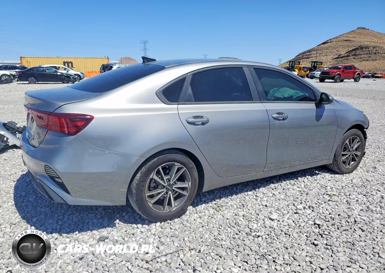 2023 Kia Forte Lxs VIN:3KPF24AD8PE536175 - 3