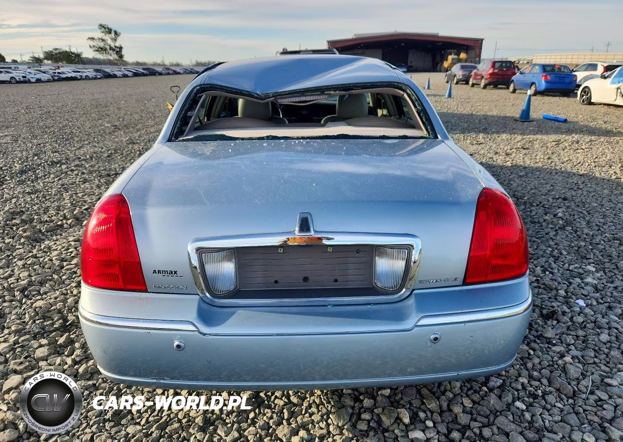 2005 Lincoln Town Car Signature Limited VIN:1LNHM82W05Y657666 - 6