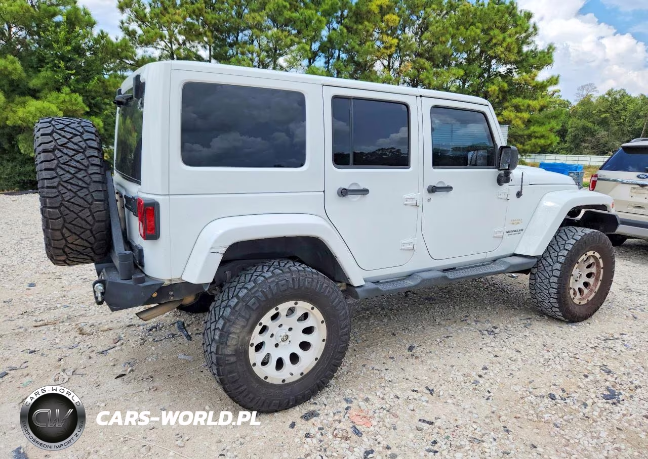 2012 Jeep Wrangler Unlimited Sahara VIN:1C4BJWEG4CL103648 - 3
