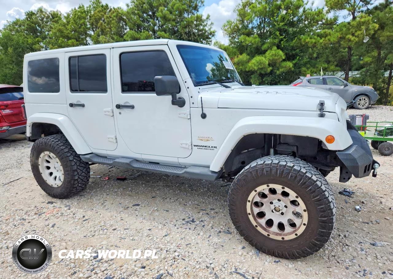 2012 Jeep Wrangler Unlimited Sahara VIN:1C4BJWEG4CL103648 - 4