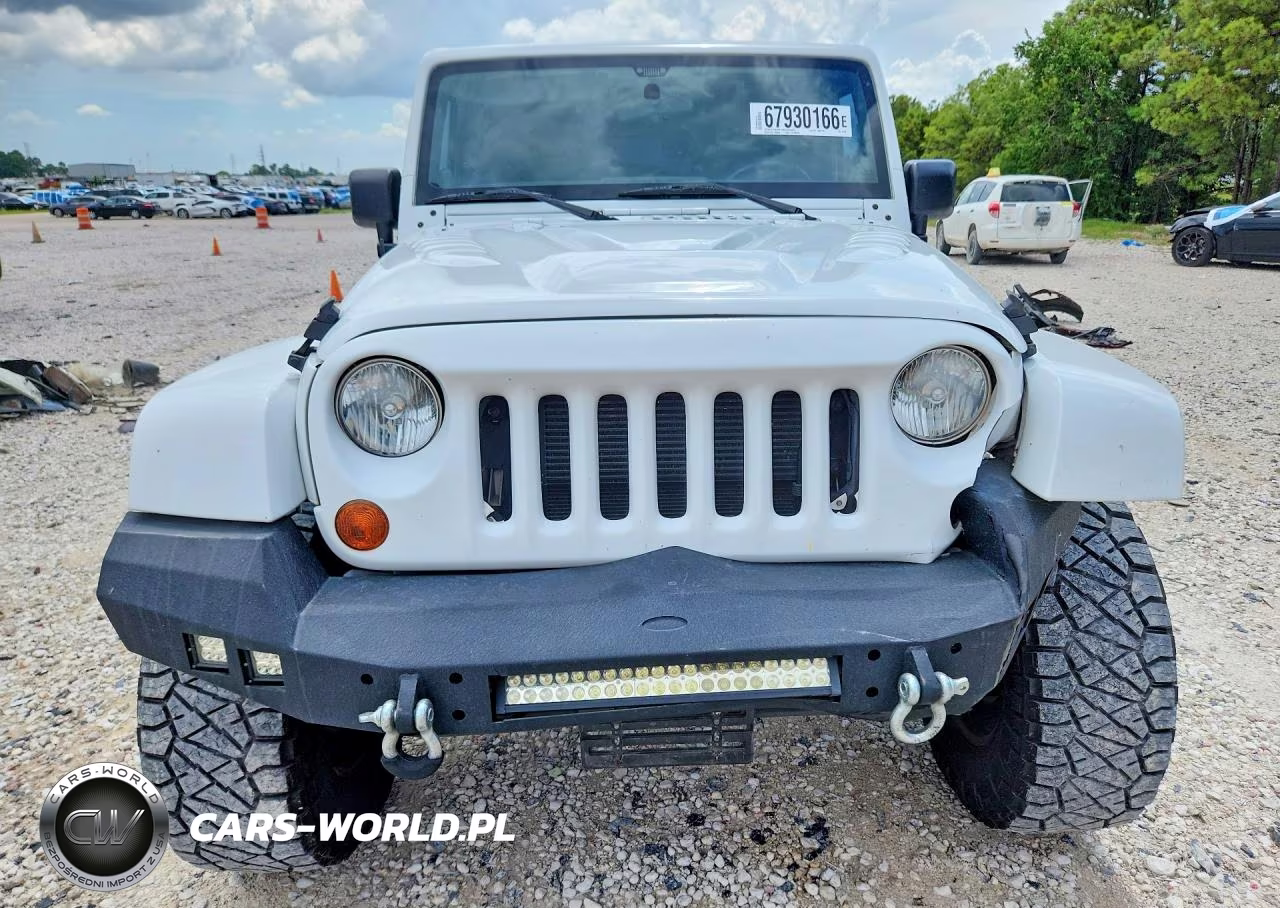 2012 Jeep Wrangler Unlimited Sahara VIN:1C4BJWEG4CL103648 - 5