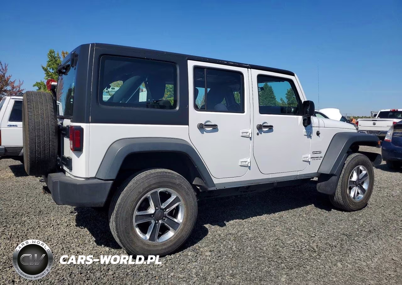 2014 Jeep Wrangler Unlimited Sport VIN:1C4BJWDG5EL106501 - 3