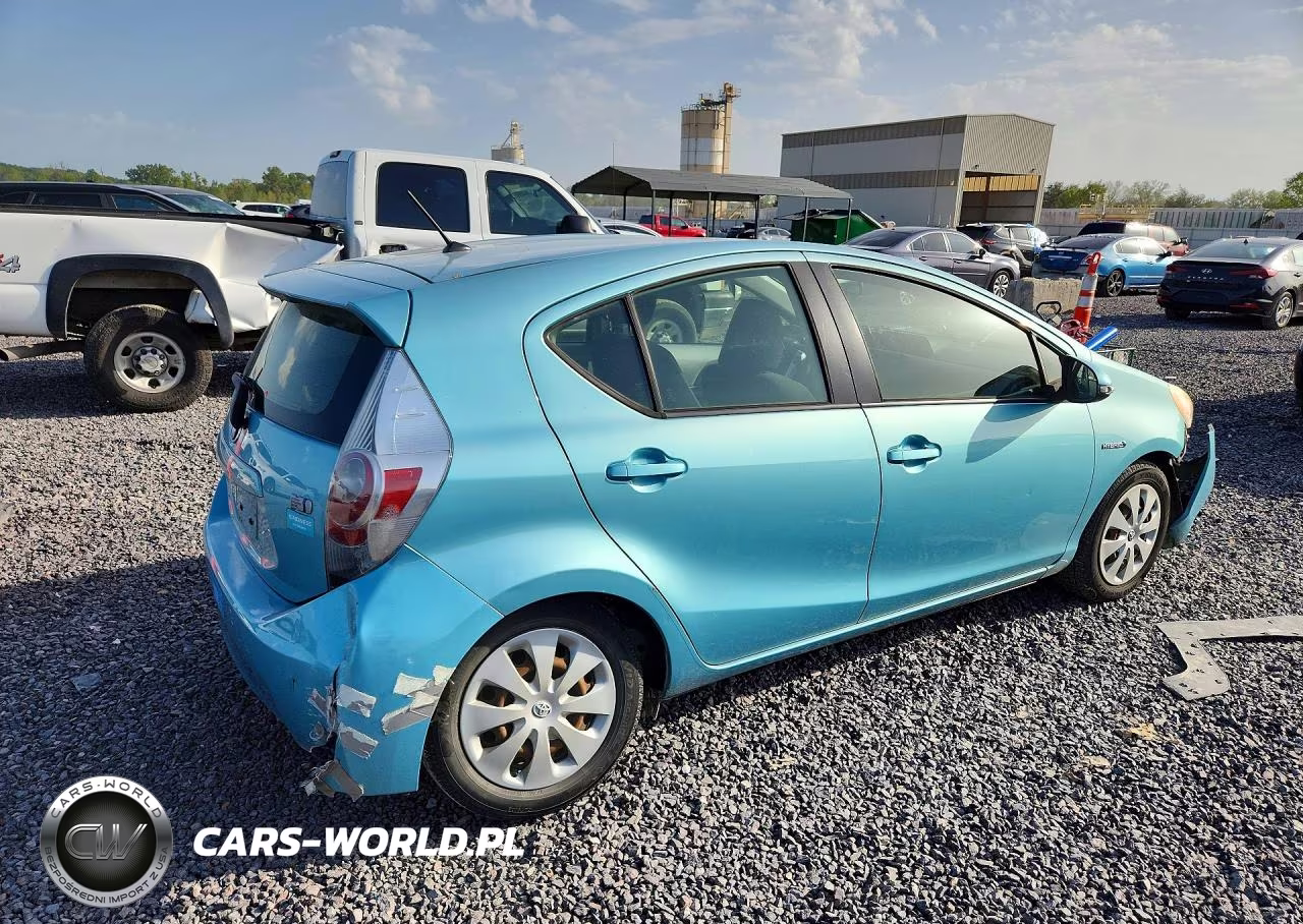 2013 Toyota Prius C Two VIN:JTDKDTB3XD1040074 - 3