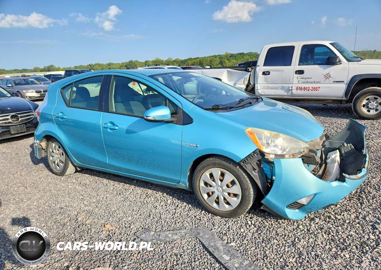2013 Toyota Prius C Two VIN:JTDKDTB3XD1040074 - 4