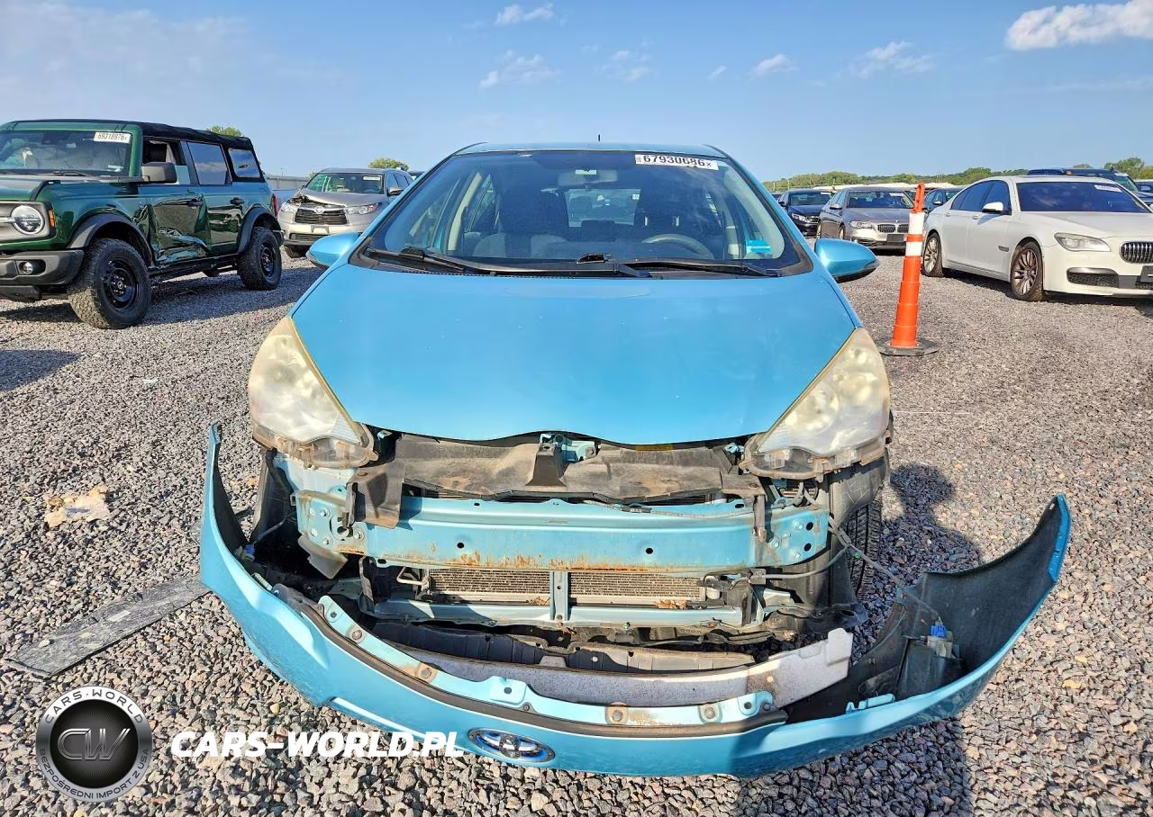 2013 Toyota Prius C Two VIN:JTDKDTB3XD1040074 - 5