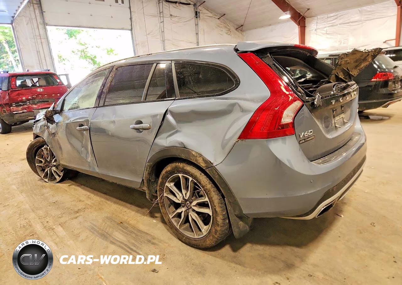 2018 Volvo V60 Cross Country Platinum VIN:YV440MWM3J2047156 - 2
