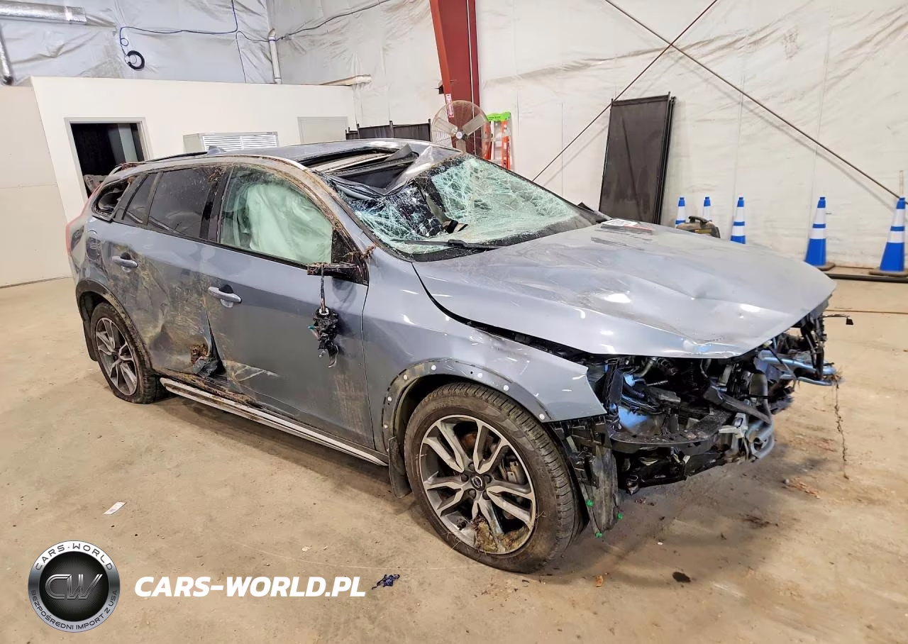 2018 Volvo V60 Cross Country Platinum VIN:YV440MWM3J2047156 - 4