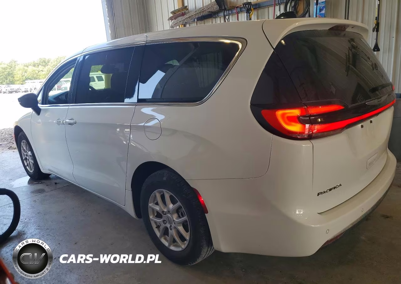 2024 Chrysler Pacifica Touring L VIN:2C4RC1BG6RR106230 - 2
