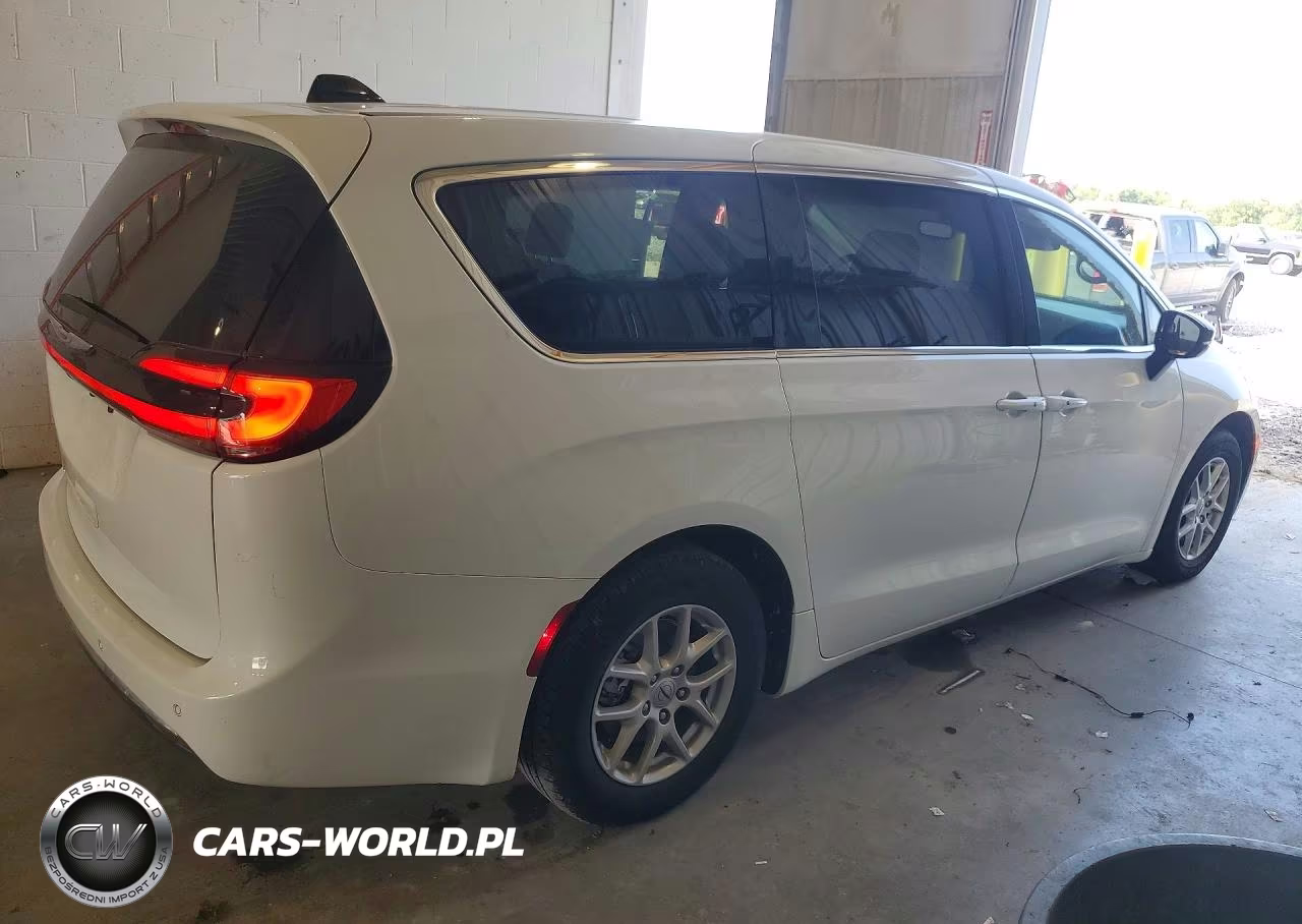 2024 Chrysler Pacifica Touring L VIN:2C4RC1BG6RR106230 - 3