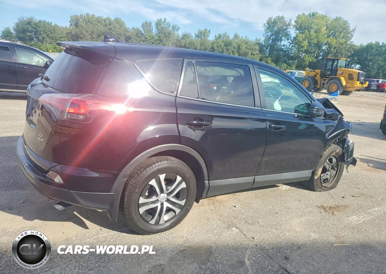 2018 Toyota Rav4 Le VIN:2T3BFREV3JW743636 - 3