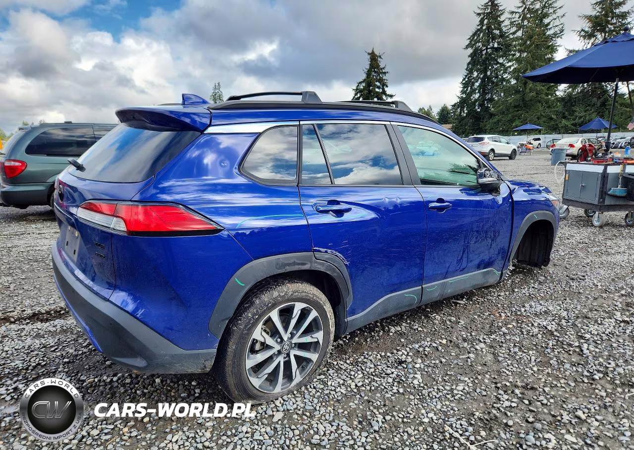 2024 Toyota Corolla Cross Xle VIN:7MUDAABG4RV100830 - 3